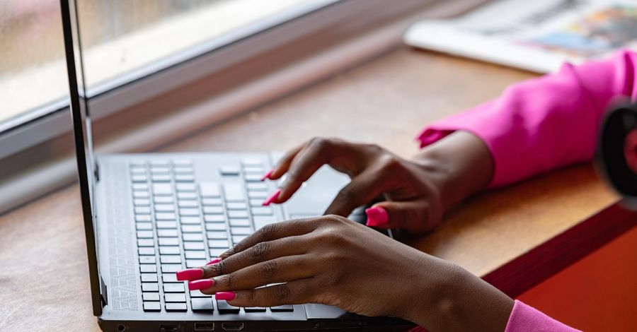 A ChatGPT-től érdeklődnek a fizetésekről a munkavállalók