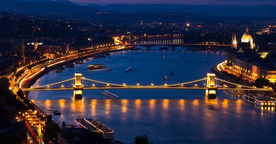 Tényleg a Kossuth téren parkol Barbie lakóautója?