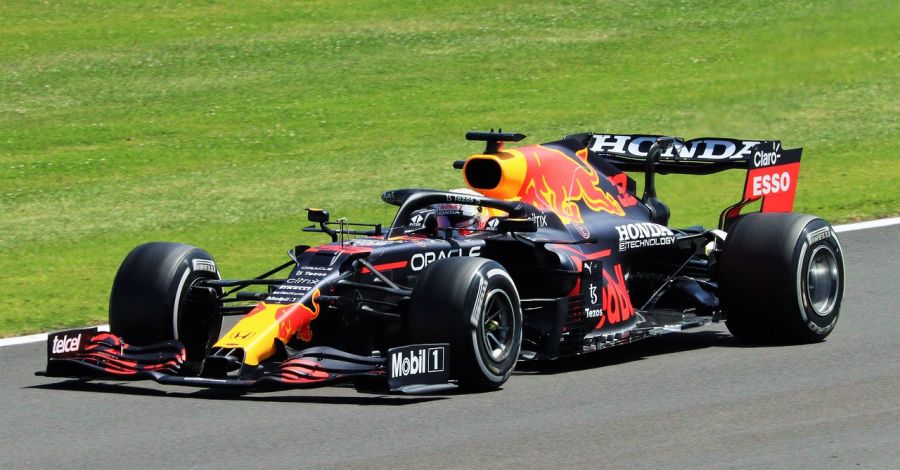 Eldőlt, milyen rajtszámokkal versenyeznek jövőre az F1-es pilóták